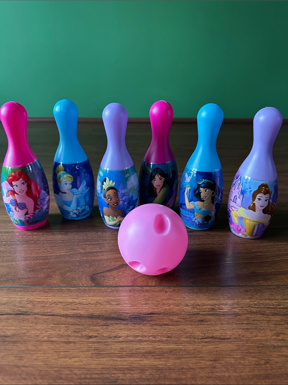 👧🏻👧🏻NWOT Disney Pink and Blue Princess Bowling Set👧🏻👦🏻